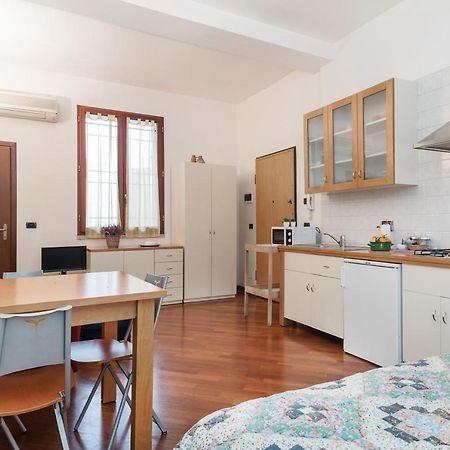 Bologna Central Studio Екстериор снимка